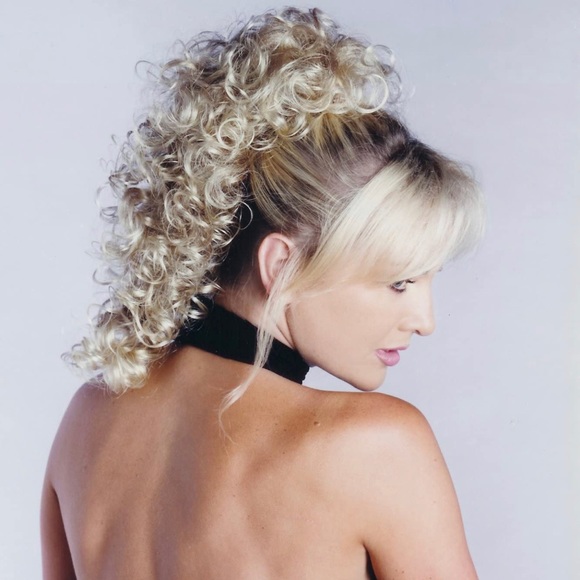 Ponytail Extensions- Clip in Curls - Curly Blonde Hairpiece - NWT Isle of Wig - Picture 1 of 12